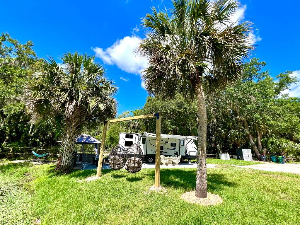Lake Front Rv Experience Close To Port Canaveral And Kennedy Space Center - Titusville, FL