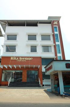 Compare the best hotels in Thalassery cozycozy