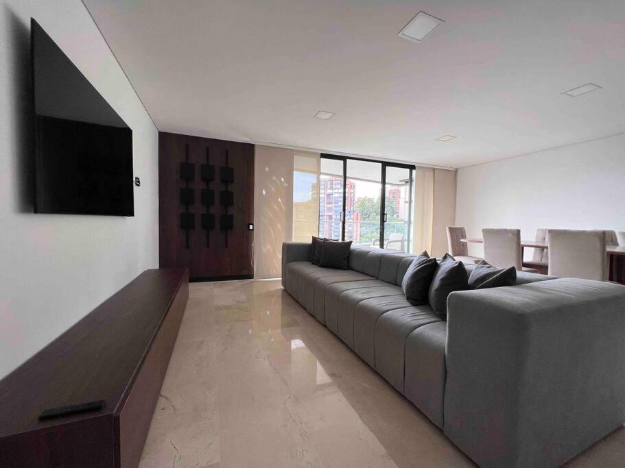 701 Beautiful Apartment In Heart Of El Poblado + View! - La Estrella