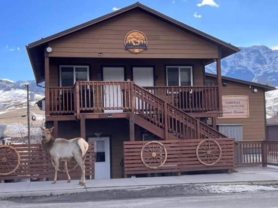 Parkway Yellowstone Guest House - Gardiner, MT