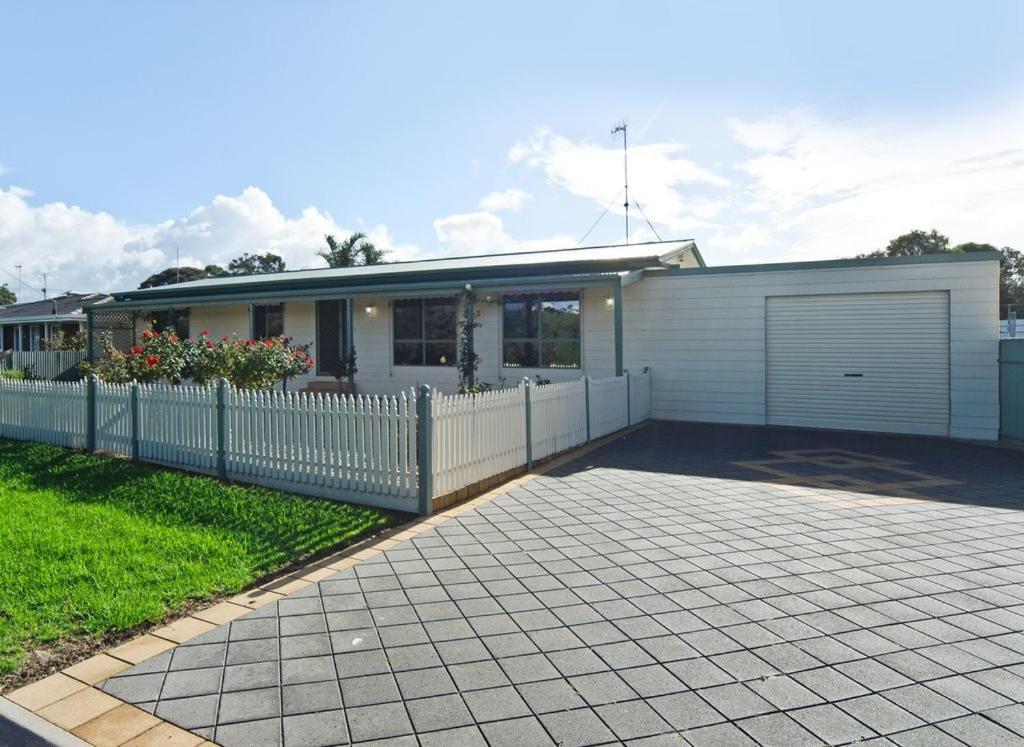 Escape On Haynes - 24 Haynes St - Linen Included - Wi-fi - Family - Goolwa