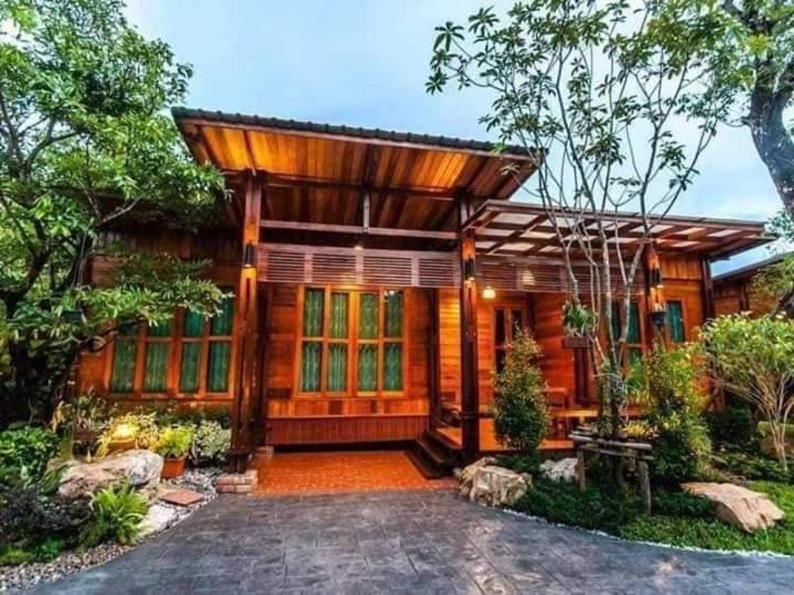 Areeya Phubeach Resort Wooden House - Thailand