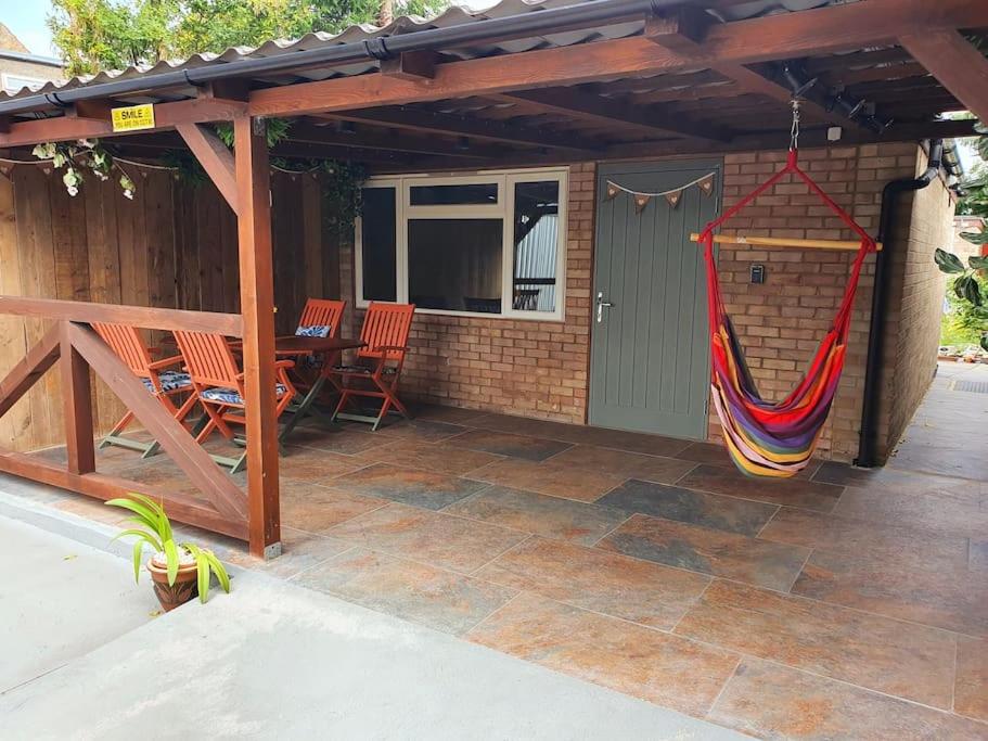 Cosy Little Bungalow With Patio & Private Driveway - Beccles