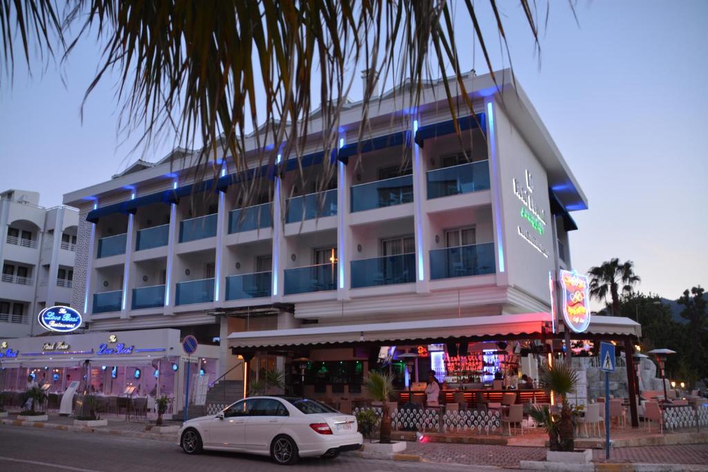 Devamli Hotel - 馬爾馬里斯港