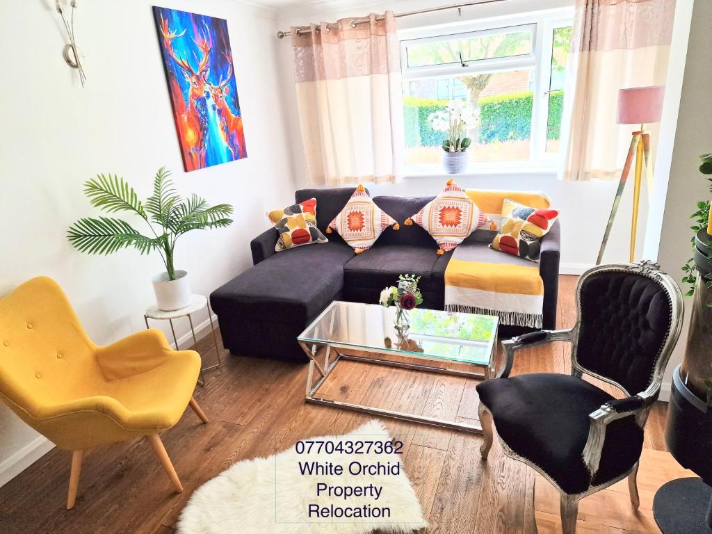 4 Bed House Stevenage Sg1 Free Parking & Wi-fi Business & Families Serviced Accommodation By White Orchid Property Relocation - スティーブニッジ