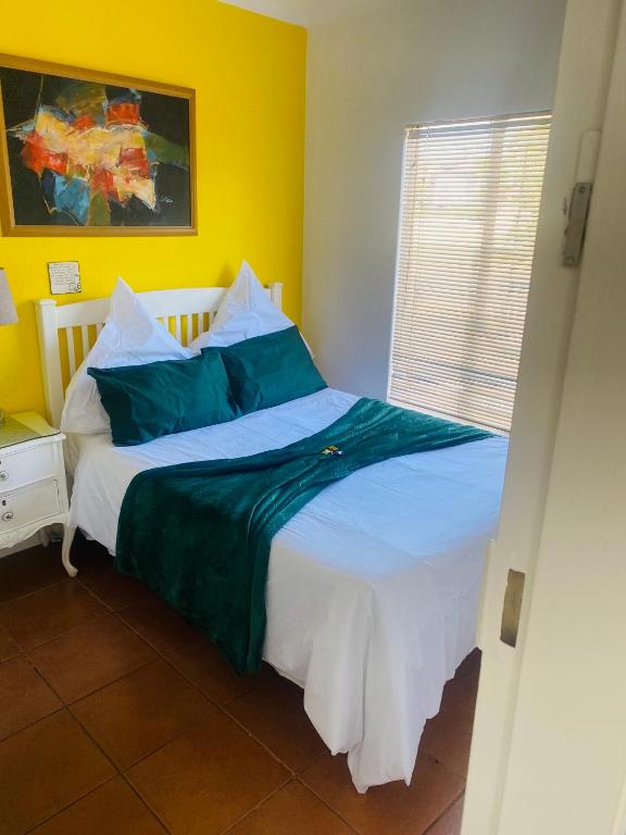 2 Bedroom Apartment Close To Or Tambo At Tamerlane Complex - Kempton Park