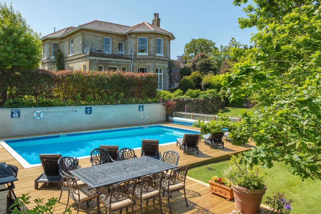 Luccombe Villa Holiday Apartments - Isle of Wight