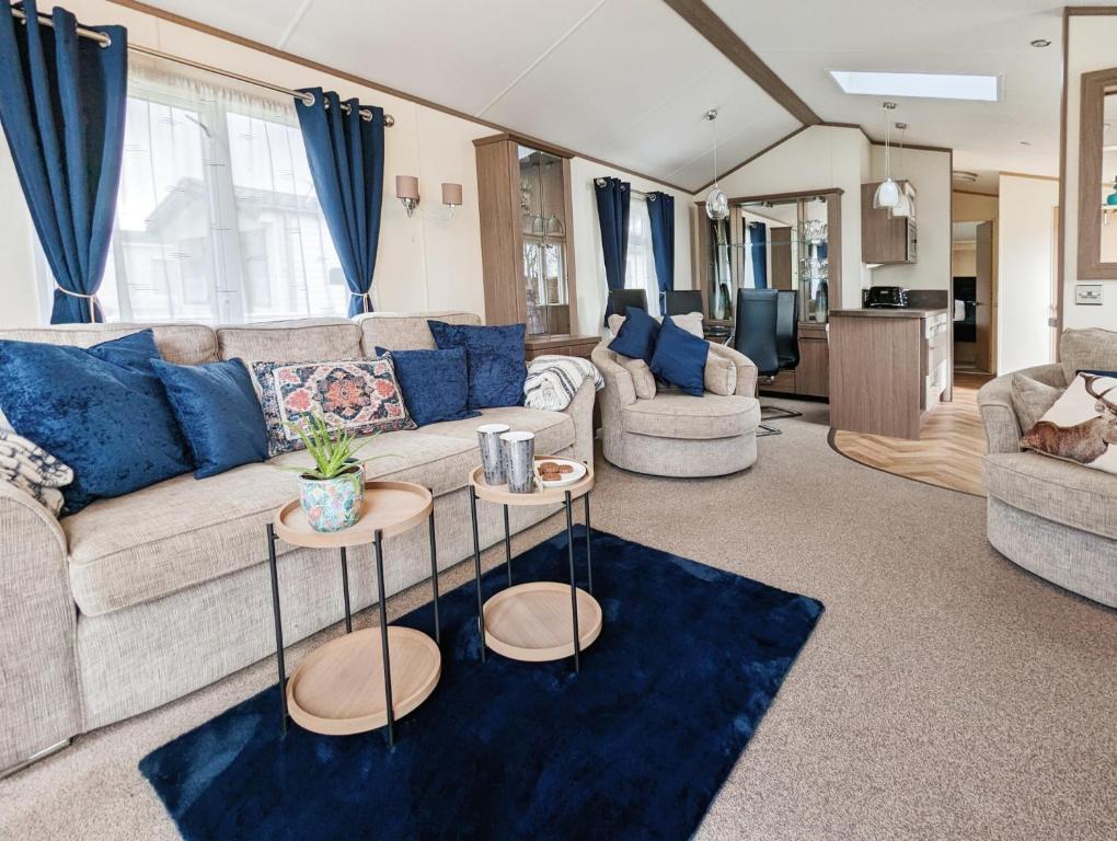 Waterside - Lakeside Holiday Home - Gloucestershire