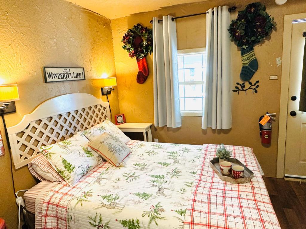 Experience It's A Wonderful Life Christmas Suite - Canton, TX