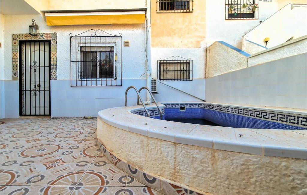 Amazing Home In Torrevieja With Outdoor Swimming Pool, Wifi And 2 Bedrooms - Rojales