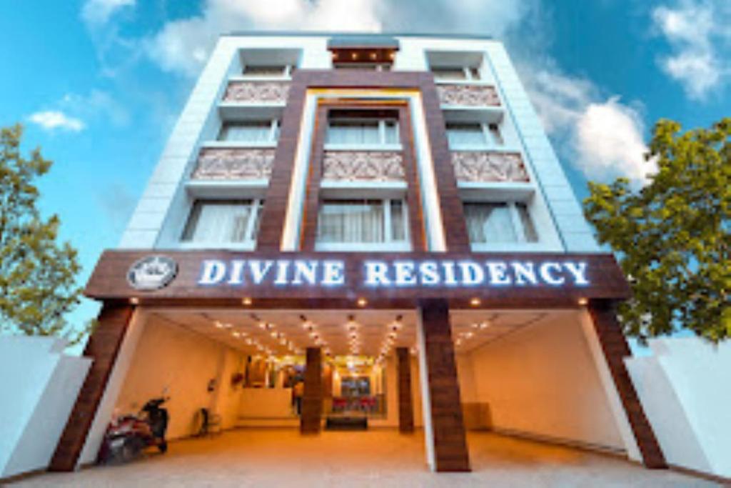 Hotel Divine Residency Haridwar - ハリドワール