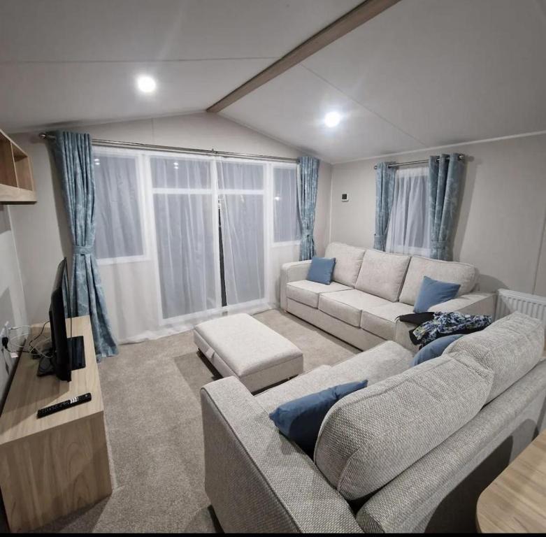 Luxuary Static Caravan Sleeps 6 Coopers Beach - Luxurious Get Away - Mersea Island