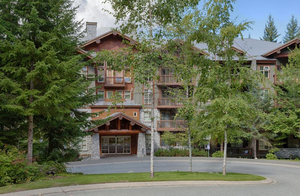 Third-floor Condo With Fireplace, W/d, Pool & Hot Tub - Free Shuttle To Lifts - Whistler