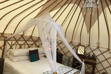 Luxury Yurts - Hay-on-Wye