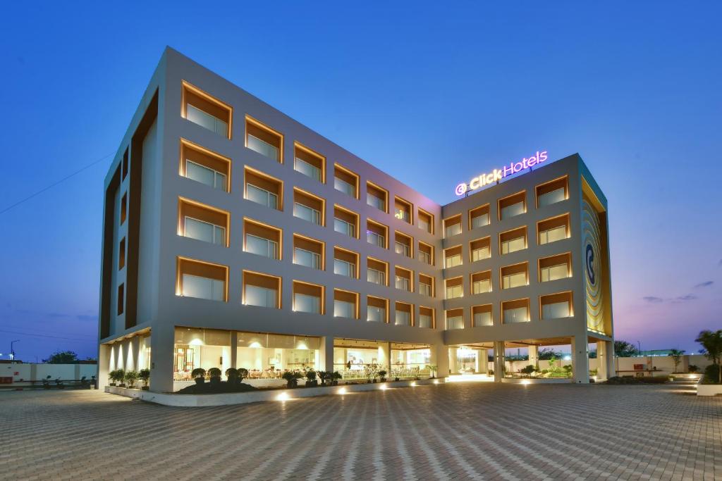 Click Hotel Pithampur - Dr. Ambedkar Nagar