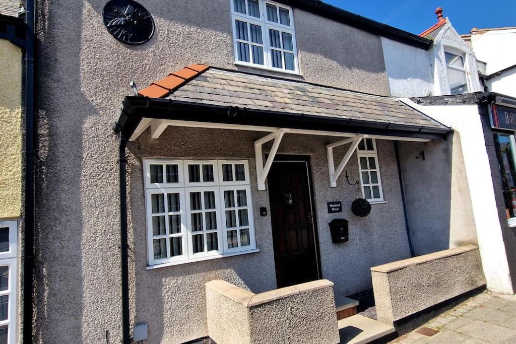Two Bedroom Character Cottage - Rhyl