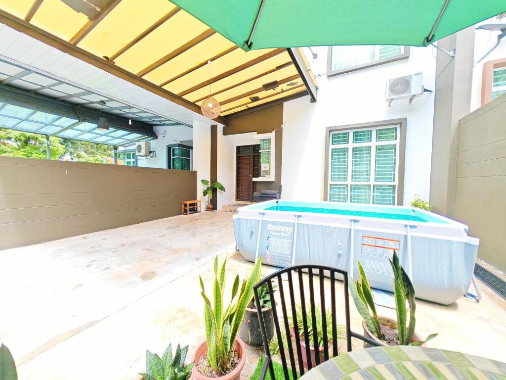 Ocean 25 海洋贰拾伍 Shamrock Villa Beachfront Big Group 5 Bedroom 5 Bathroom - Penang