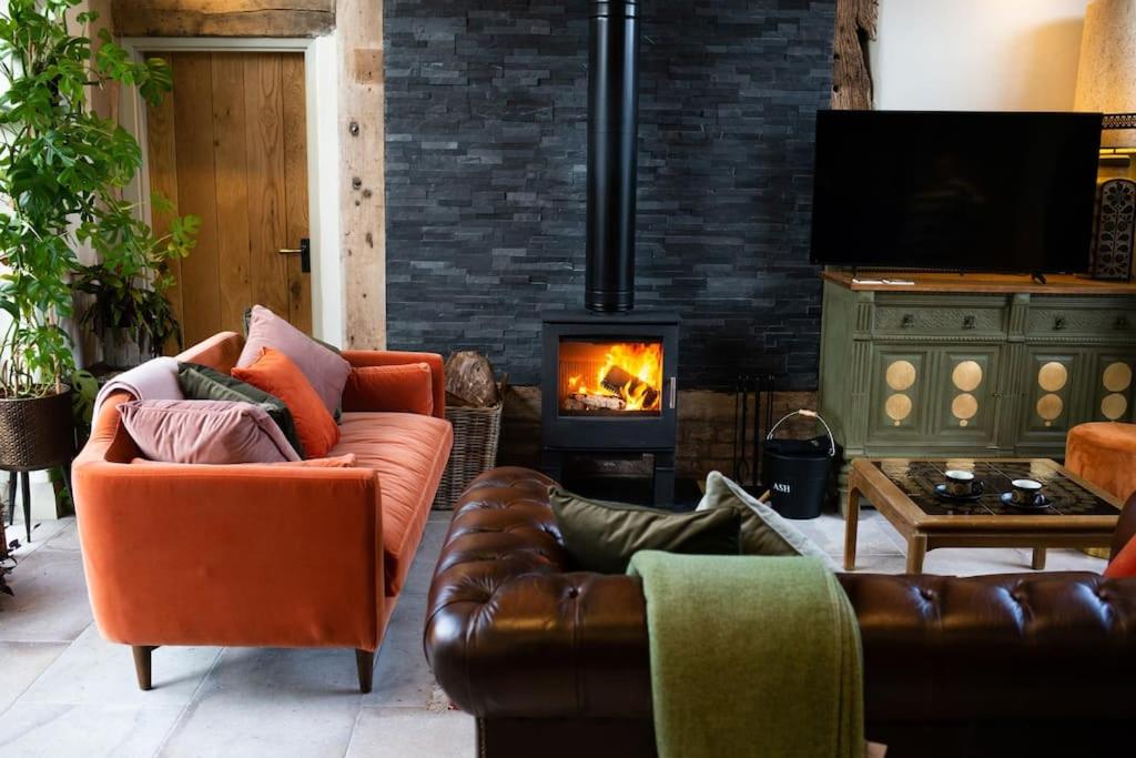 The Cart House - Beautiful Contemporary Barn - Hot Tub - Much Wenlock