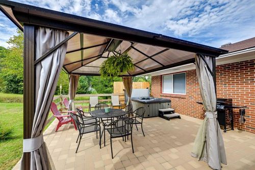 Rabun Lake, Lakemont airbnb, hotels and vacation rentals