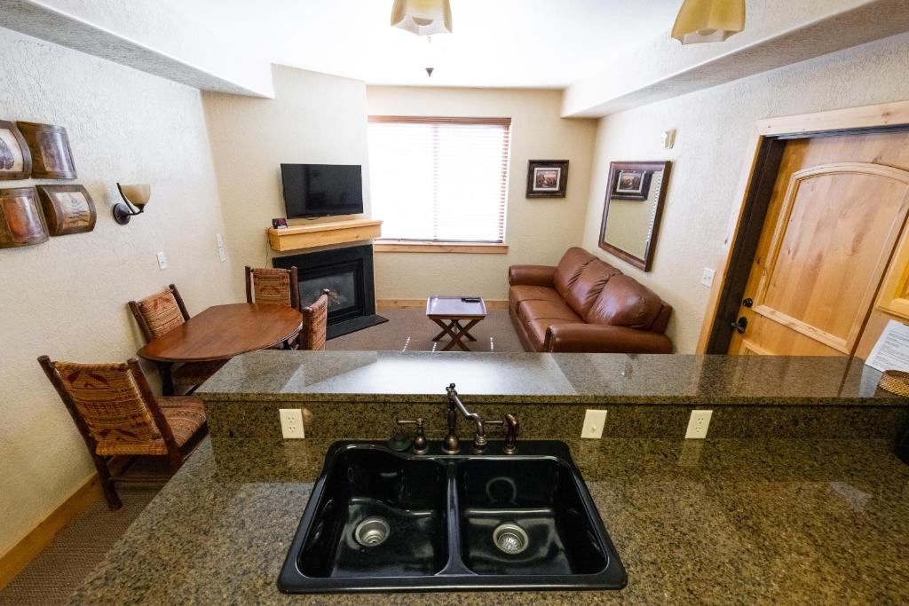 Silverado Lodge - 1 Bedroom Suite With King Bed & Pool View Apartment Hotel - Utah