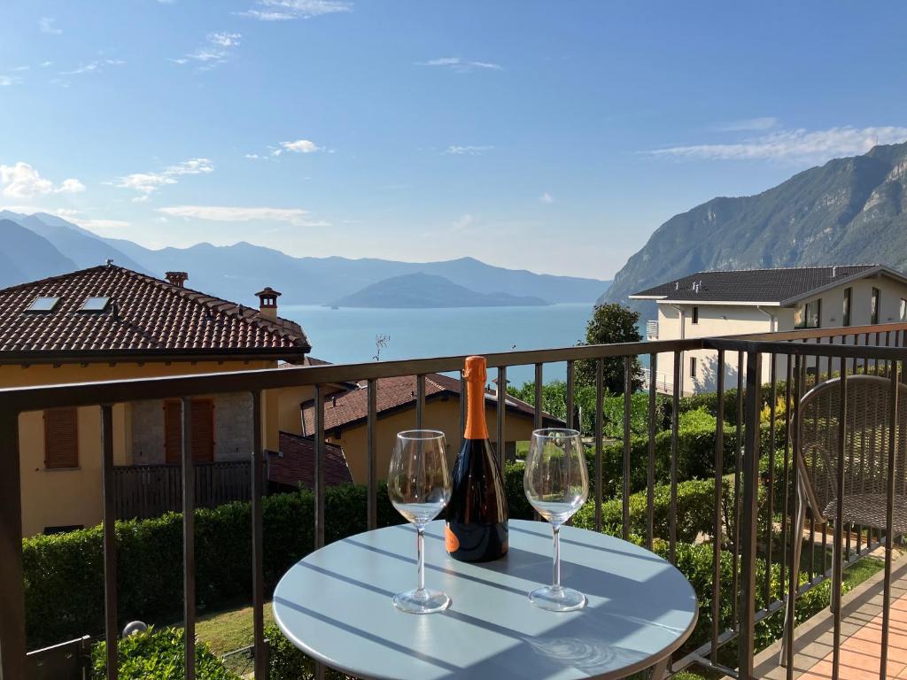 Happy Guest Apartments - Lake View And Pool - Castro, BG, Italien
