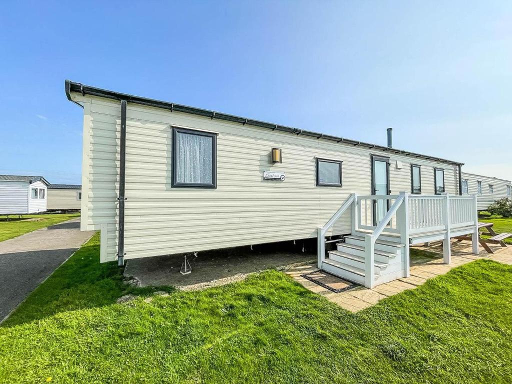 8 Berth Caravan With Decking At Caister Beach In Norfolk Ref 30016s - Caister-on-Sea