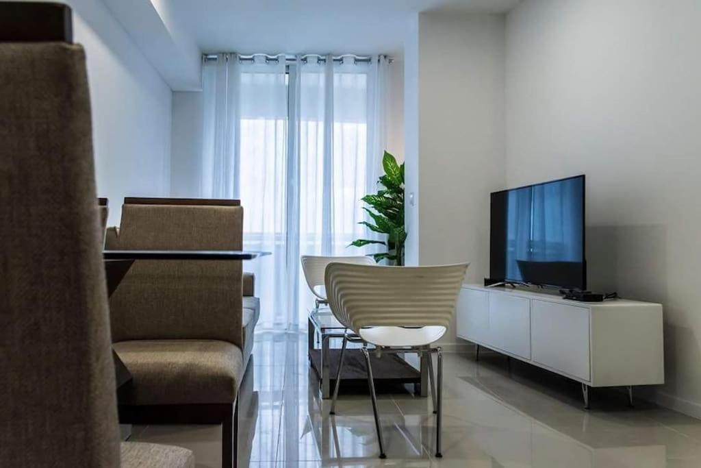 706 - The Tower Luxury 2 Bedroom - Paraguai
