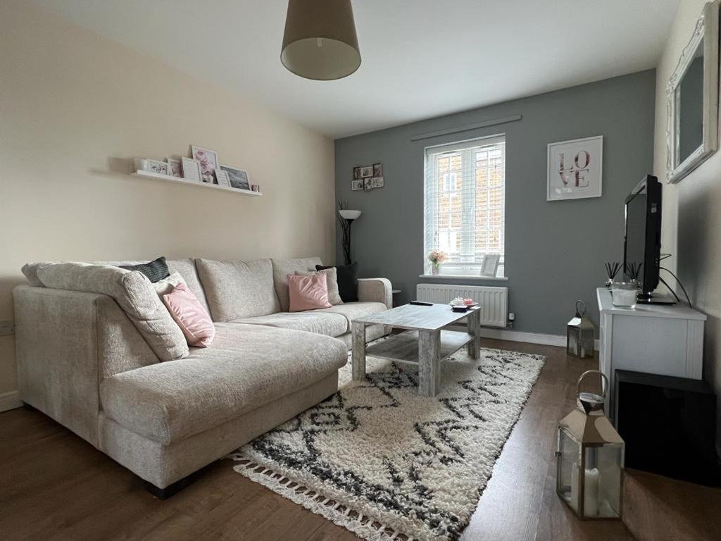 Home Away From Home: Cozy Two Bedroom Apartment - Banbury