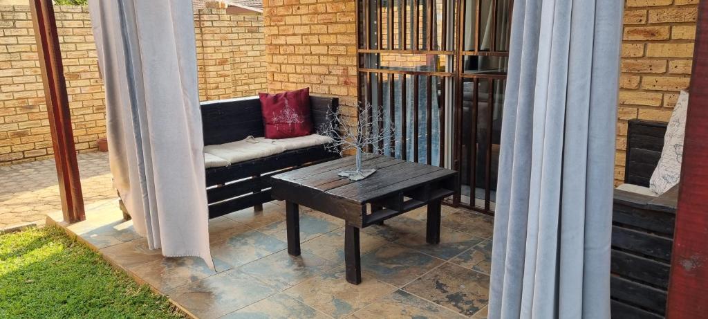 Cozy One Bedroom Apartment - Randfontein