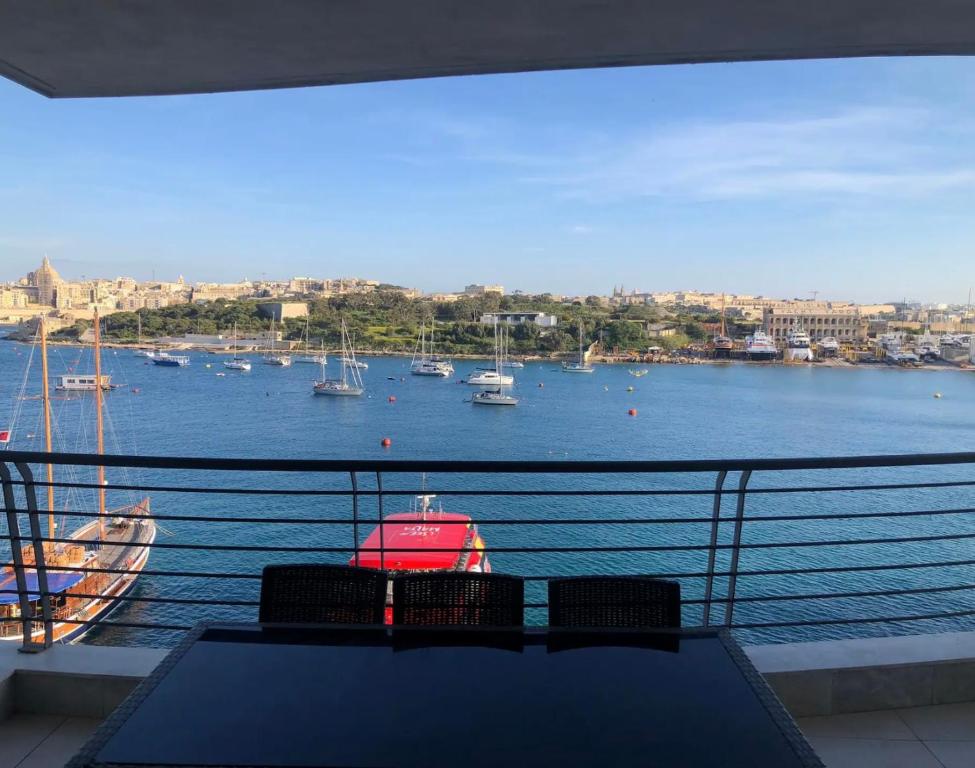 Booking Plus - Valletta, Malta