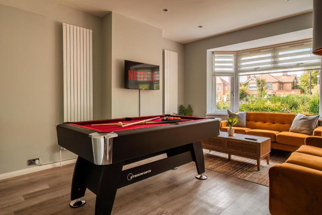 Luxury Affordable Business Stay With Hot Tub And Pool Table - Edmonton, UK