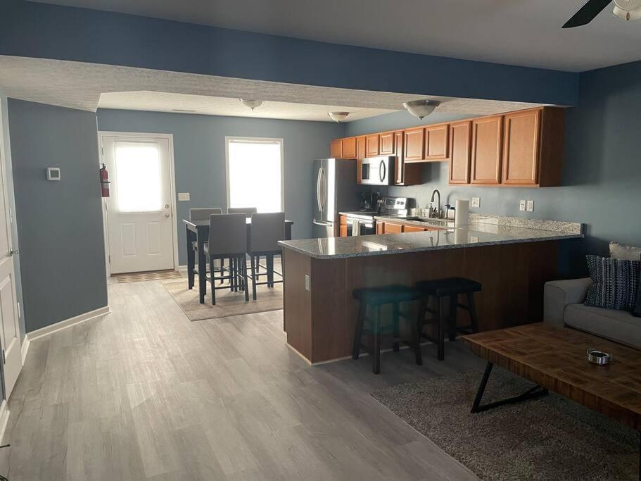 Beautiful 3 Br Townhome - Recently Updated! - Indiana University, Bloomington