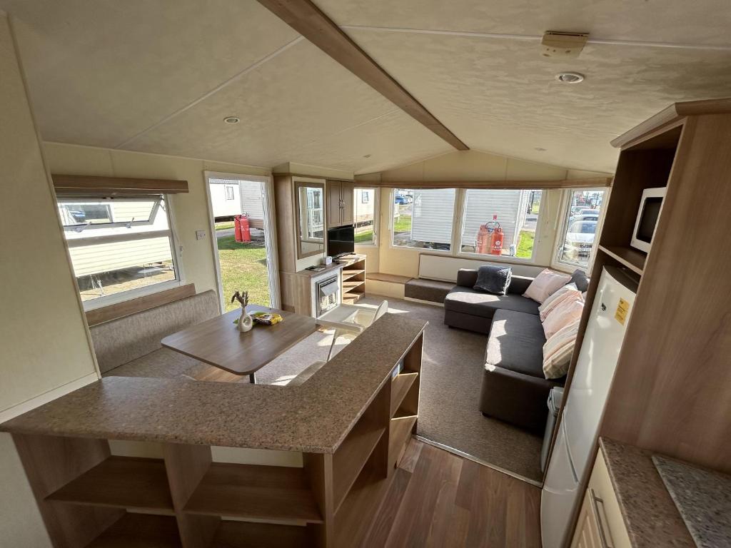 Lovely 2-bed Caravan At St Osyth Caravan Park - Clacton Beach
