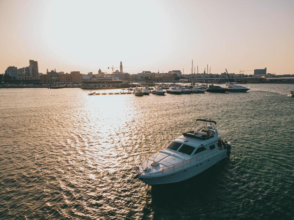 Discoverboat - Pita - Exclusive Boat&breakfast - Bari