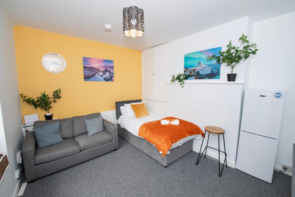 Versatile Apartment Choices For Your Perfect Stay Cozy One-bedroom And Spacious Four-bedroom Comfort - Beverley, UK