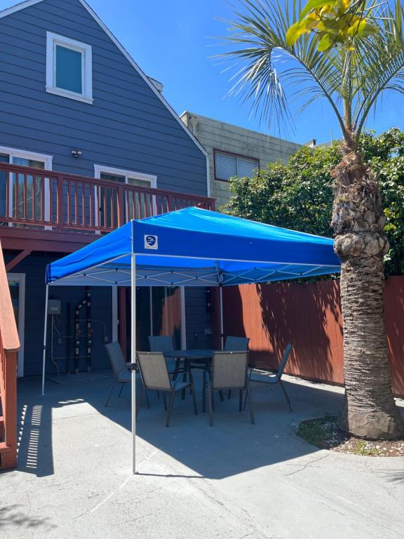Cheerful 3br2ba And A Living Room Sunny Patio - Daly City, CA