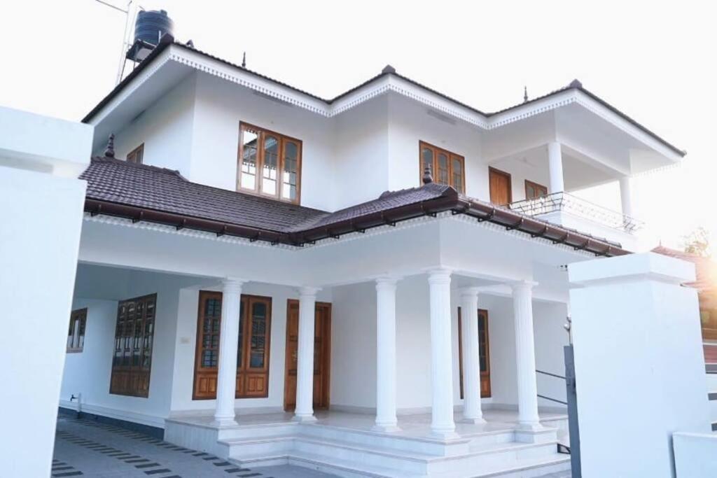 Marble Mansion Homestay - Kottayam