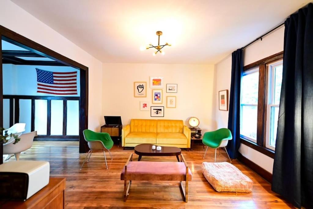 Luxe Mid-century Styled Historic Townhouse #2 - Windsor