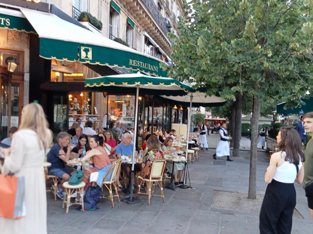 Nice Place Well Located ,Hyper Center Paris,1 Minute Montparnasse - Clichy