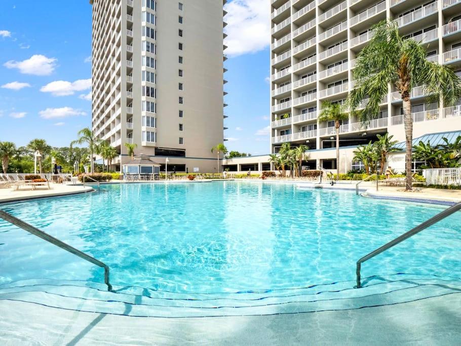 Huge Pool, Sunrise Lakeview 12th Floor Near Disney - Lake Buena Vista, FL
