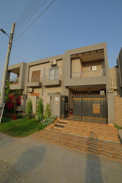 Grey Orchard Homestay - A Family Place - Lahore