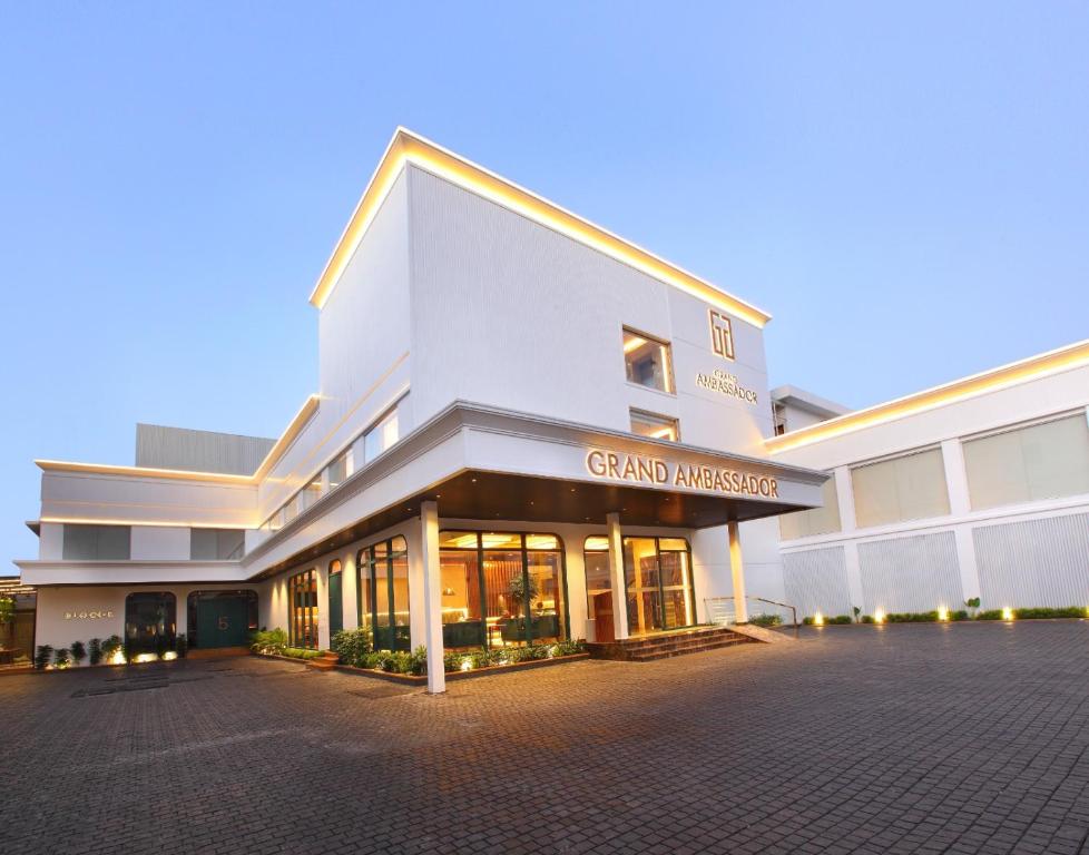 The Grand Ambassador Hotel - Kottayam