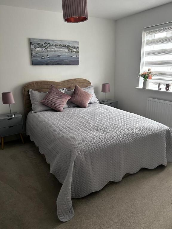 Double Room In A Family Home - 15 Minutes Walk To Famous Bicester Village - Bicester