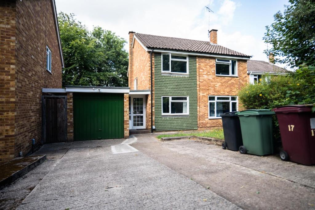 Charming 6-bed House In Reading - Reading