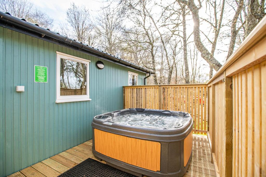 Gorse Lodge 9 With Hot Tub - Beauly