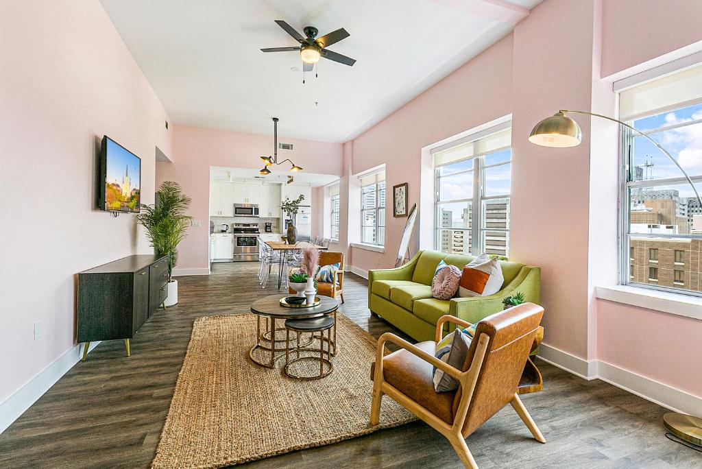 Exquisite 4 Bedroom Luxury Condo Just Steps From The French Quarter - Mardi Gras New Orleans