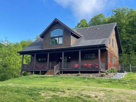 Vacation rentals & Airbnbs in Midland, PA cozycozy