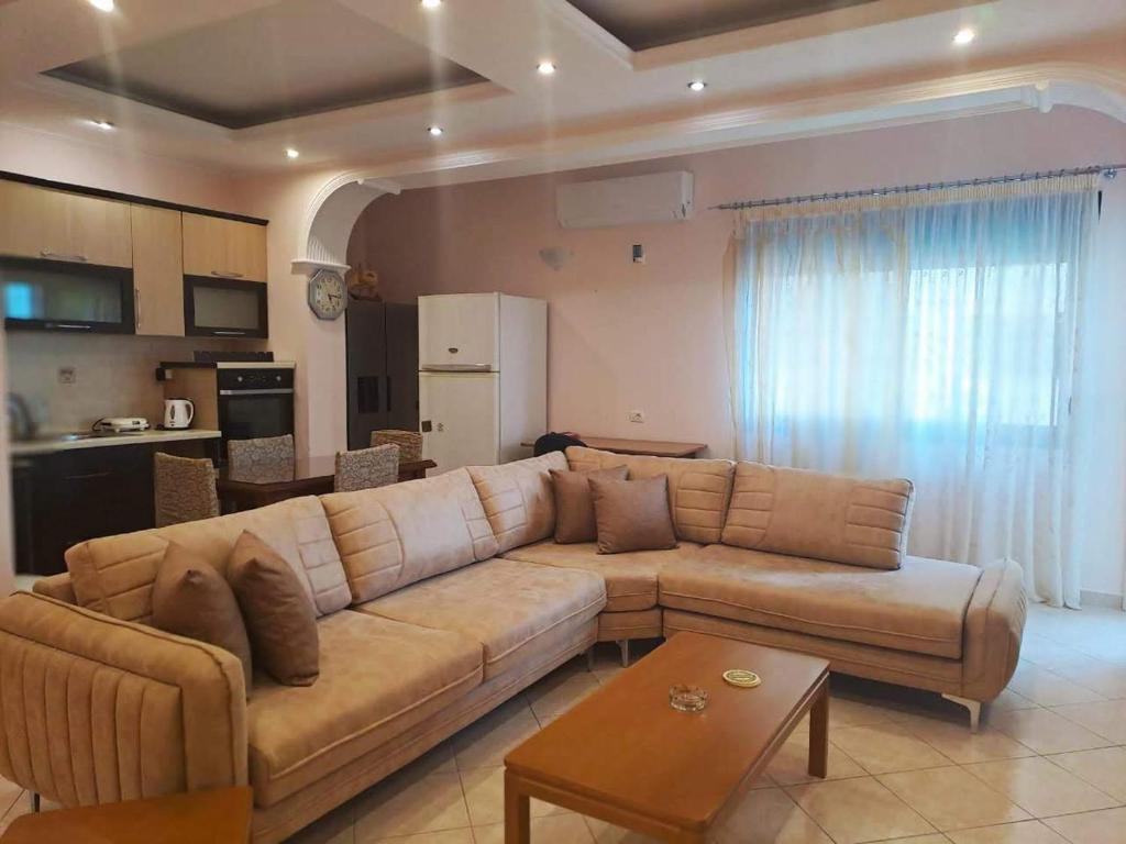 Lovely Large Summer Apartment Next To Lungomare - Vlora