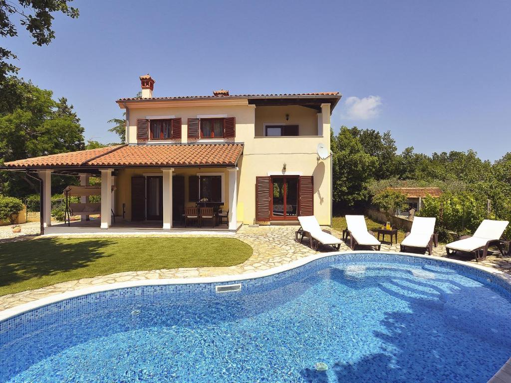 Spacious Holiday Home In Medulin With Private Pool - Premantura