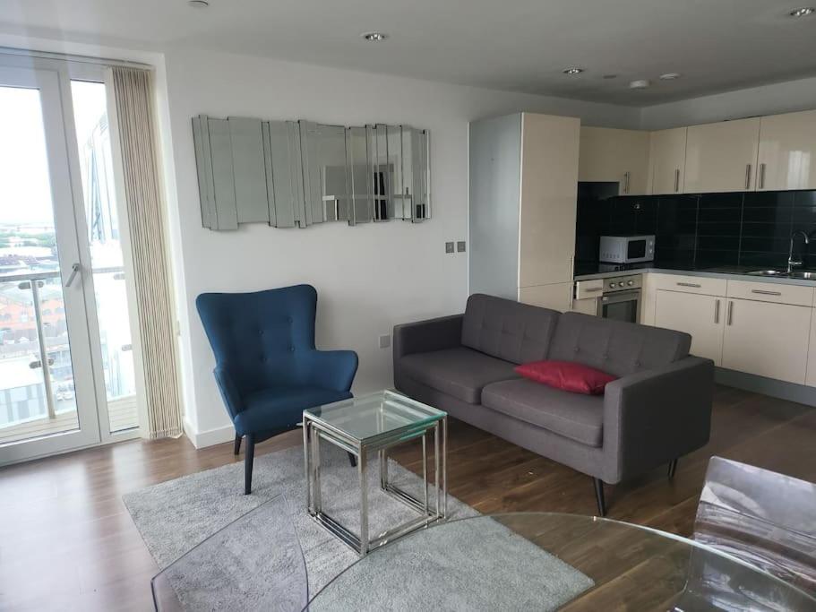 Spectacular 2 Bedroom Apartment - Old Trafford